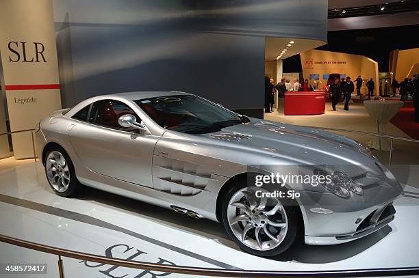 mercedes mclaren slr sports car front view - spiegelreflexcamera stockfoto's en -beelden