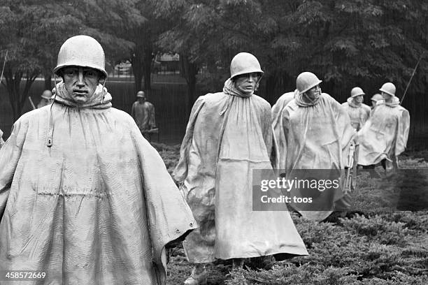 monumento conmemorativo de la guerra de corea en washington dc, ee. uu. - korean war fotografías e imágenes de stock