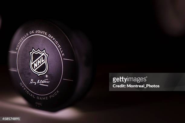 nhl puck - hockey puck stock pictures, royalty-free photos & images