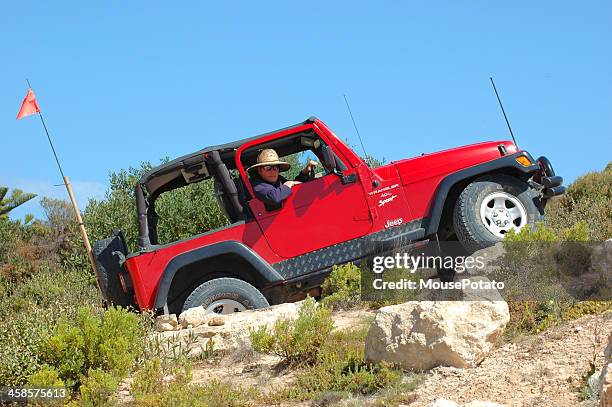 red tj jeep wrangler between robe and beachport, south australia - car test track stock pictures, royalty-free photos & images