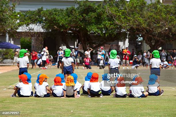 japanische kinder im sports day - field day stock-fotos und bilder