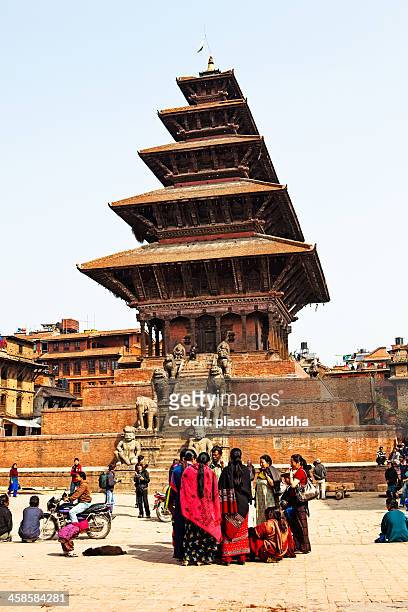 bhaktapur temple - durbar square stock pictures, royalty-free photos & images