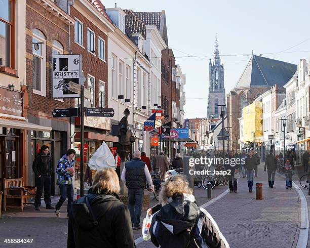 gente de compras en el centro de la ciudad de amersfoort - amersfoort netherlands fotografías e imágenes de stock