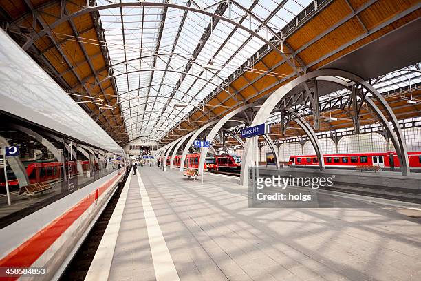 ice td classe il treno lubecca stazione, germania - lübeck foto e immagini stock