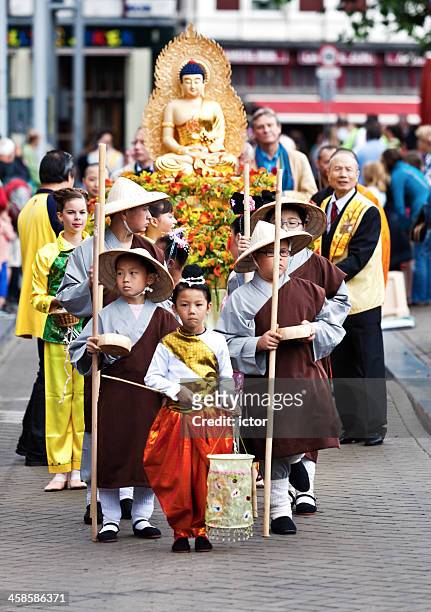 prozession während buddha tag in amsterdam - buddha's birthday stock-fotos und bilder