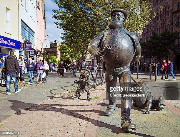 desperate dan in dundee - dundee scotland stock pictures, royalty-free photos & images