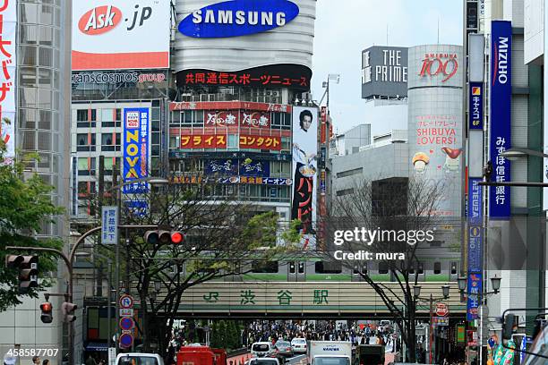 山手線、渋谷、東京の中心のショッピング＆エンターテインメント - 山手線 ストックフォトと画像