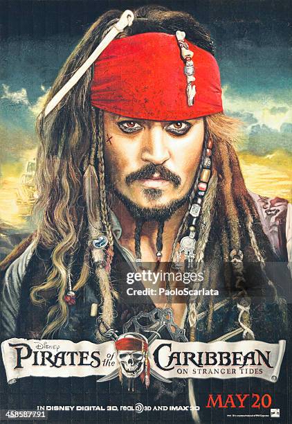 piratas del caribe: en mareas misteriosas con dosel - movie poster fotografías e imágenes de stock