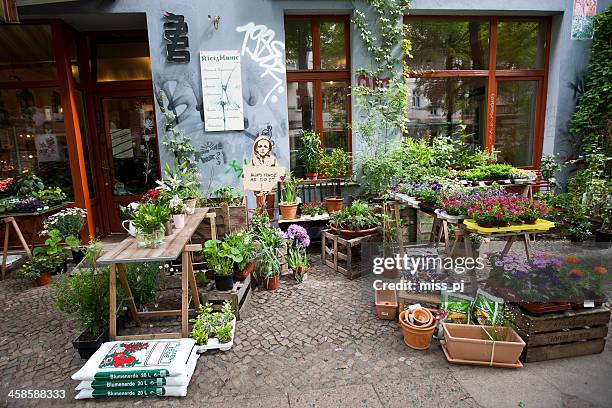 loja de flores de friedrichshain, berlim - friedrichshain - fotografias e filmes do acervo