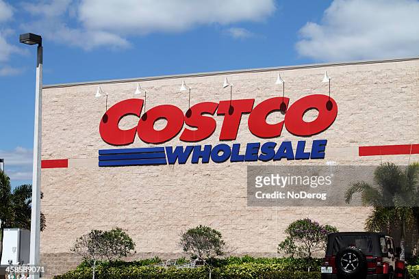 costco wholesale building in west palm beach, fl, usa - costco stockfoto's en -beelden