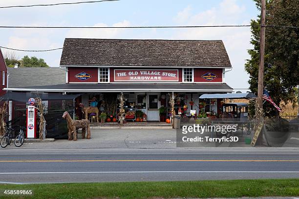 bird-in-hand, lancaster county, pennsylvania amish hardware store - terryfic3d stock-fotos und bilder