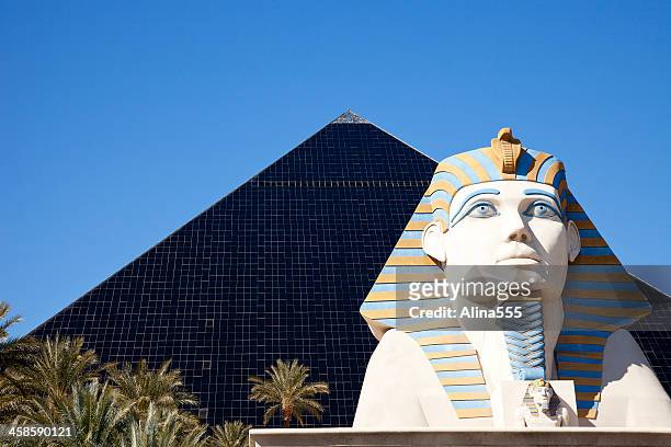 luxor hotel-casino on las vegas strip - luxor hotel stock pictures, royalty-free photos & images