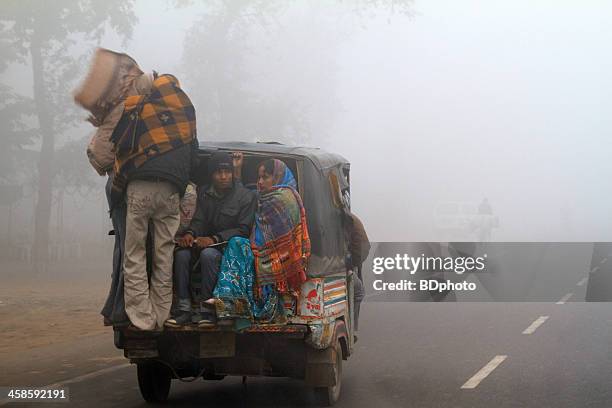 smoggy conditions in india - delhi pollution bildbanksfoton och bilder