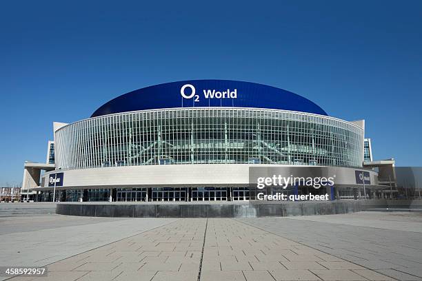 o2 world (arena)-evento hall em berlim - o2 world berlim imagens e fotografias de stock