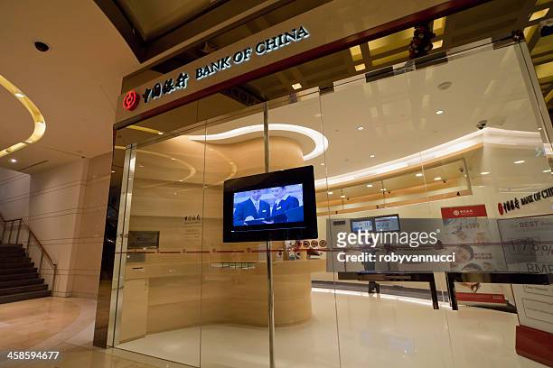bank of china - digitale beschilderung stock-fotos und bilder