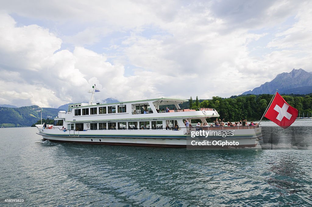 Passeio de barco no Lago de Lucerna Suíça.