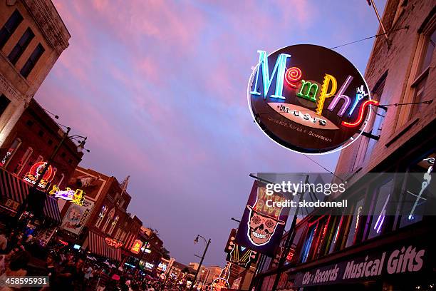 tennesse centro di memphis beale street - v memphis foto e immagini stock