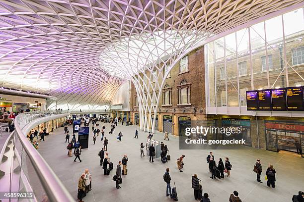 kings cross estação em londres - estação de metro imagens e fotografias de stock