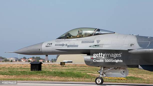 2011 air show turkey - pakistani air force stock pictures, royalty-free photos & images