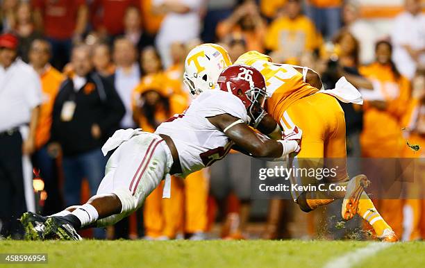 Landon Collins of the Alabama Crimson Tide against Cameron Sutton of the Tennessee Volunteers at Neyland Stadium on October 25, 2014 in Knoxville,...