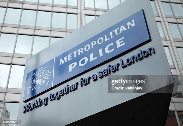 london metropolitan police sign at new scotland yard - metropolitan police stock pictures, royalty-free photos & images