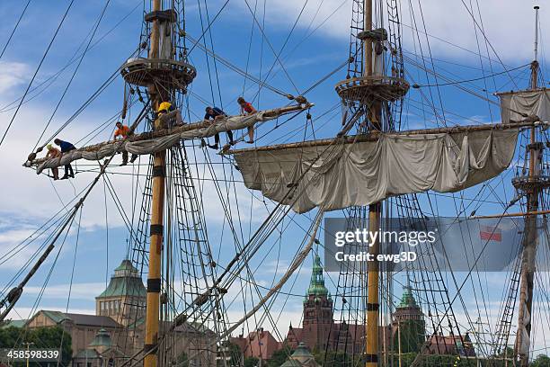 alte segelschiff - schiffs steuer stock-fotos und bilder