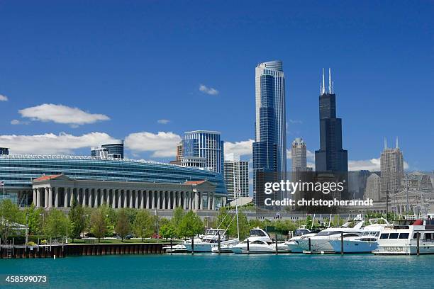 chicago’s burnham park harbor - burnham park harbor stock pictures, royalty-free photos & images