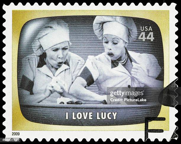 usa me encanta lucy fábrica de chocolate episodio sello postal - lucy and ethel fotografías e imágenes de stock