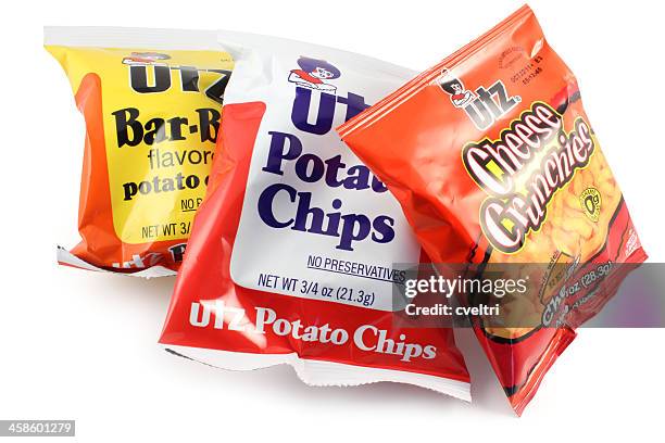 utz snacks | bar-b-q, plain potato chips and cheese crunchies - tas stockfoto's en -beelden