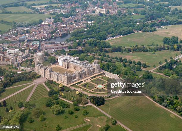 windsor castle - castle in uk stock pictures, royalty-free photos & images