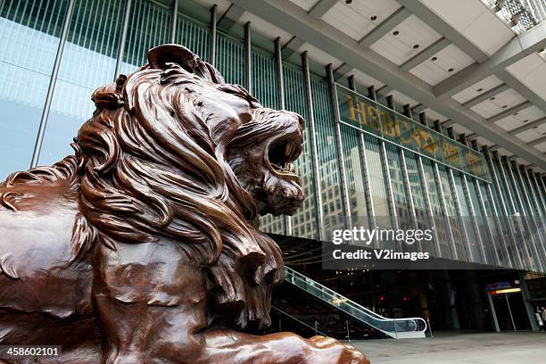 la sede central de hsbc en hong kong - hsbc fotografías e imágenes de stock