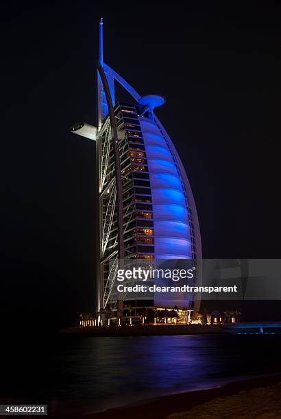 burj al arab hotel, jumeirah, dubai - burj al arab night stockfoto's en -beelden