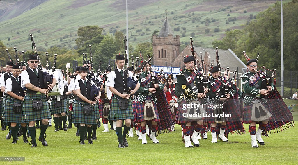 Massed bandas de gaitas-de Brodick Highland Games, Arran.