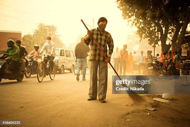 cleaning the road in india - city cleaning 個照片及圖片檔