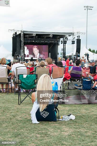 woman listening to a billy graham evangelization - billy graham evangelist bildbanksfoton och bilder