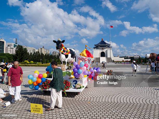 celebration at chang kai shek (cks) memorial hall, taipei - taipei stock pictures, royalty-free photos & images