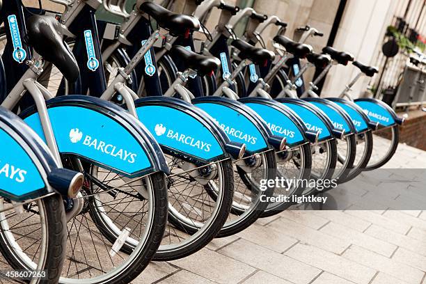 barclays bicycle - barclays cycle hire stock pictures, royalty-free photos & images