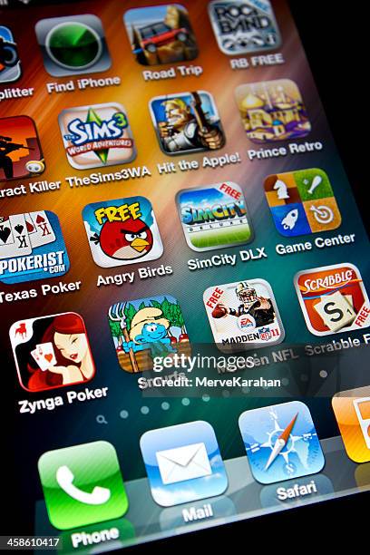 angry birds and other games on iphone 4 - angry birds namngivna videospel bildbanksfoton och bilder