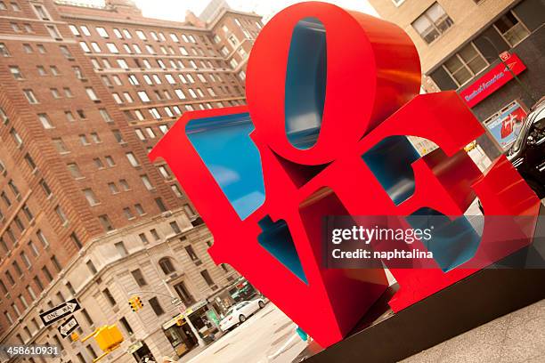 love sculpture a new york city - i love new york foto e immagini stock