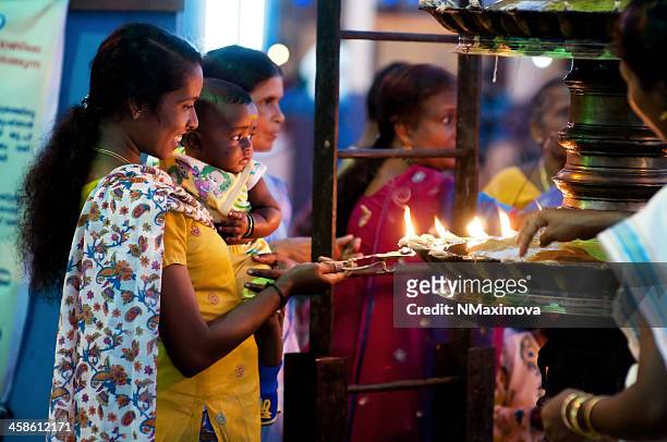 young woman with child in the temple - hinduism stockfoto's en -beelden