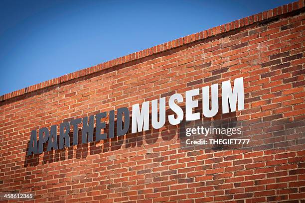 de apartheid museu - joanesburgo imagens e fotografias de stock
