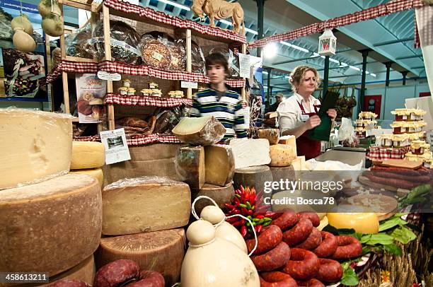 comida italiana tradicional de productos - backery fotografías e imágenes de stock