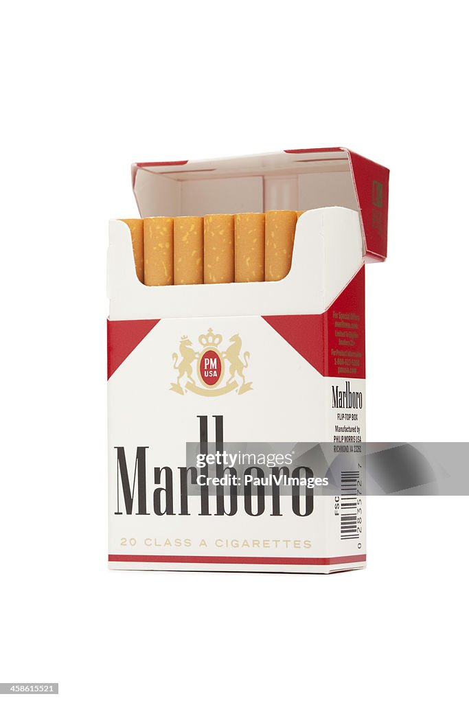 Pack Of Marlboro Zigaretten Von Phillip Morris Stock-Foto - Getty