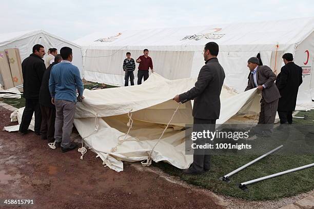 erdbeben in van,, türkei - turkish red crescent stock-fotos und bilder