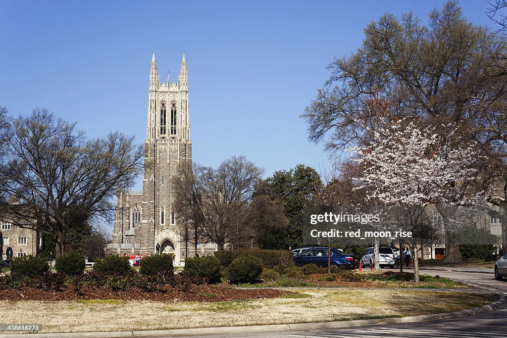 El histórico campus de la Universidad Duke, en primavera