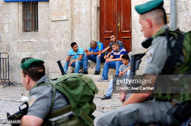 israelis and palestinians in jerusalem's muslim quarter - jerusalem stock pictures, royalty-free photos & images