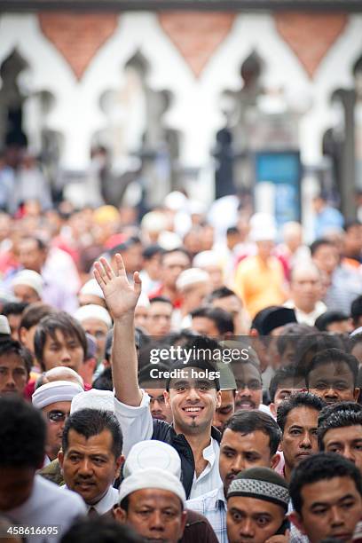 hand in the crowd, masjid jamek mosque - masjid jamek stockfoto's en -beelden