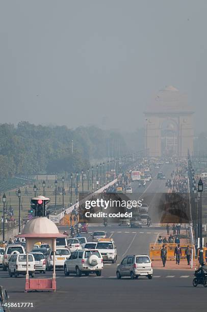 road leading from the indian parliament to india gate, delhi - delhi pollution bildbanksfoton och bilder