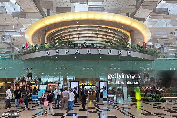 departure hall at changi airport - changi airport stock pictures, royalty-free photos & images