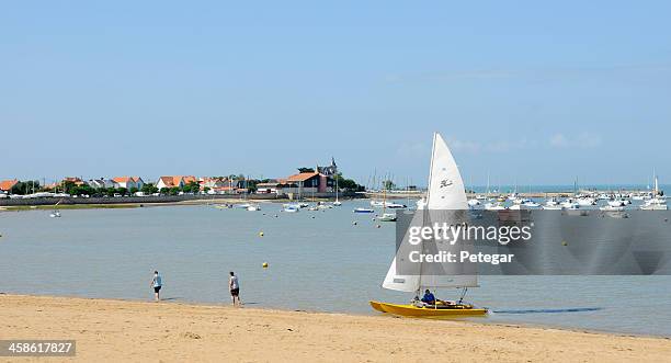 dériveur à fouras, à proximité de rochelle, france - charente photos et images de collection